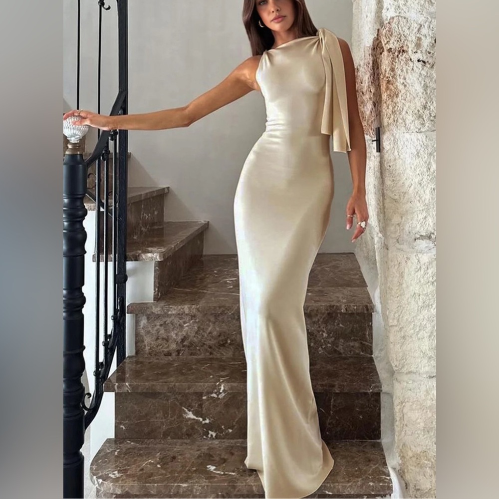 Commense One-Shoulder Jersey Gown